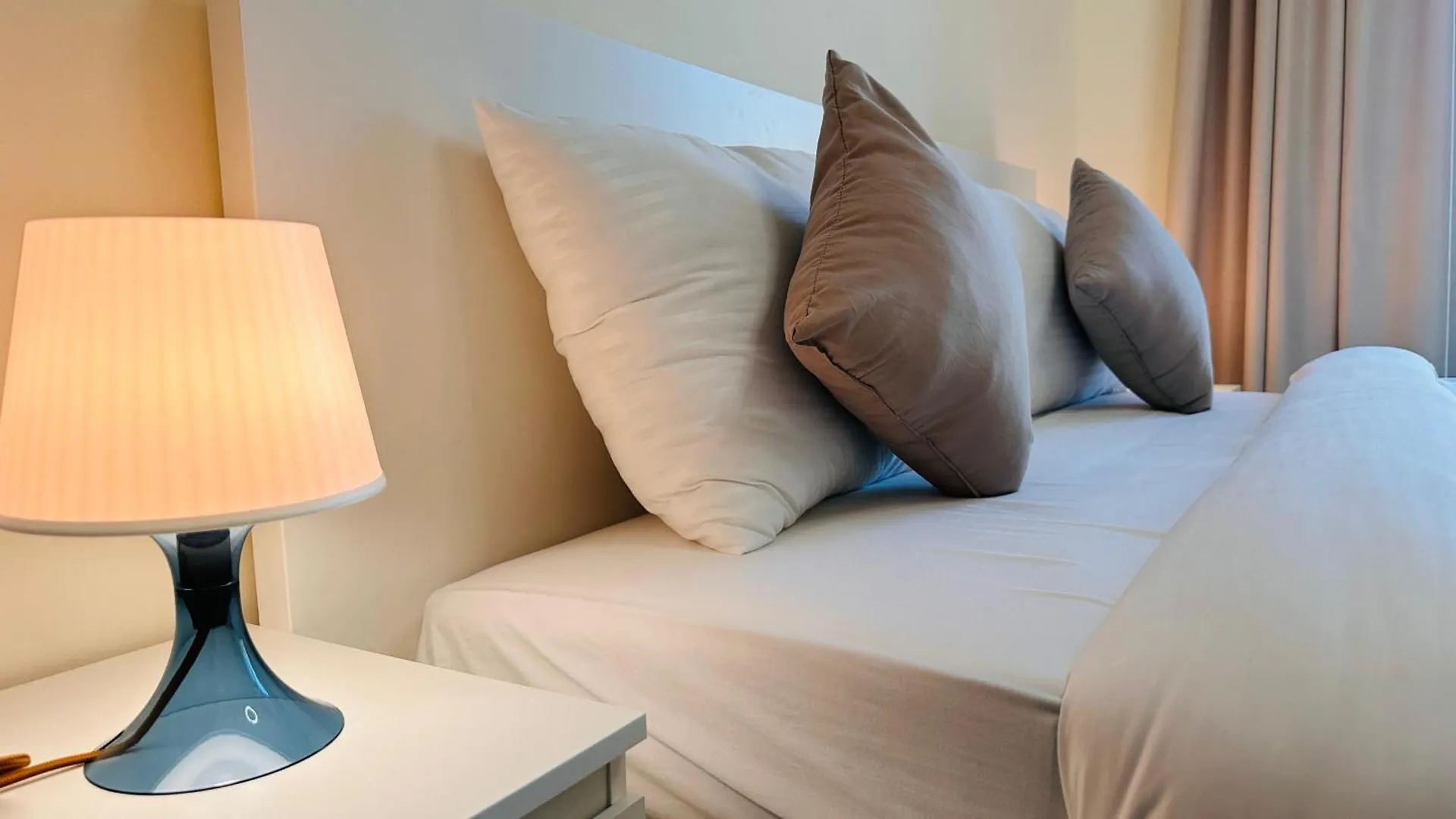 Hotel Sunday Sheikh Zayed Road Concord Tower By Belvilla Dubai