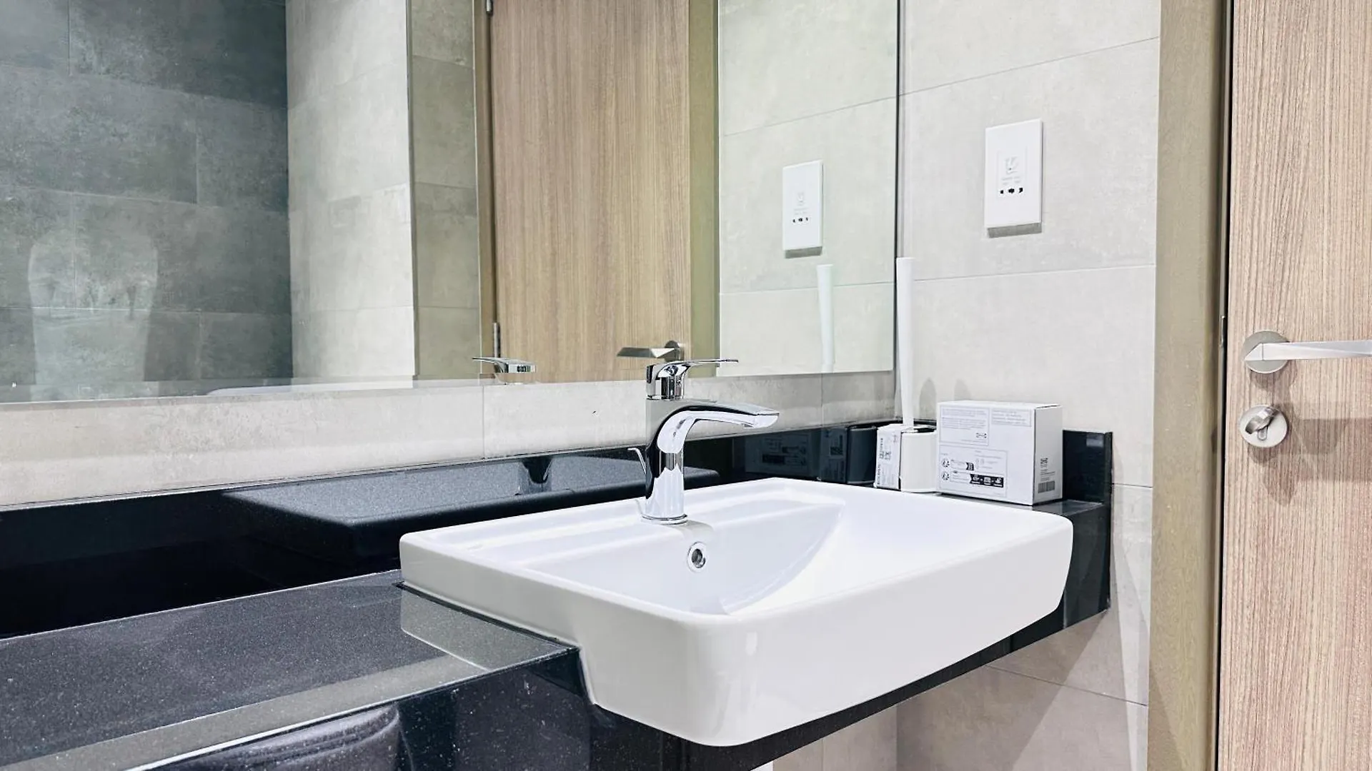 Sunday Sheikh Zayed Road Concord Tower By Belvilla Dubai 4*,