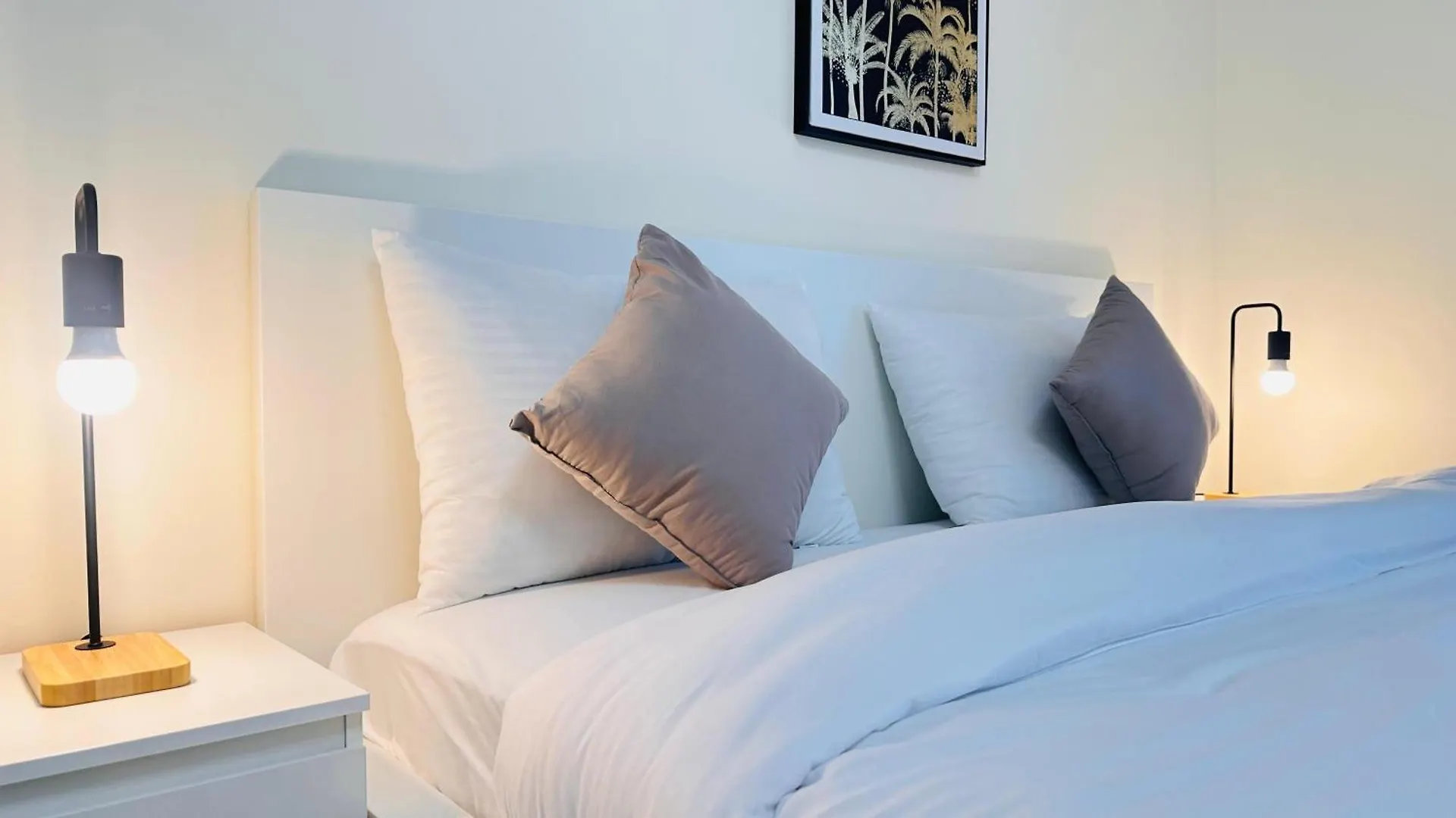 **** Hotel Sunday Sheikh Zayed Road Concord Tower By Belvilla Dubai United Arab Emirates